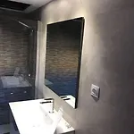 Modern Apartment *