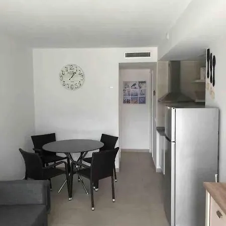 Modern Apartment *